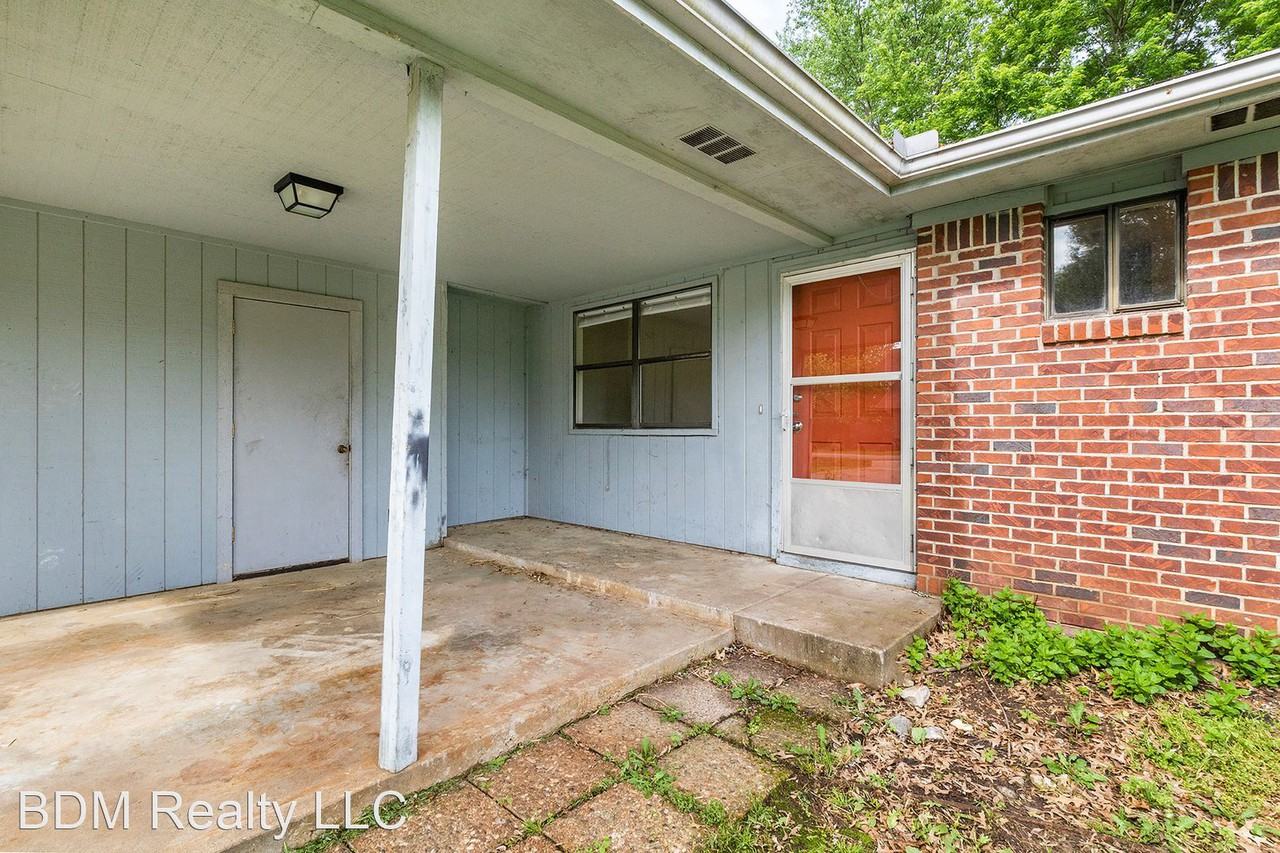 1000 & 1002 Convair St. - Photo 2 of 25