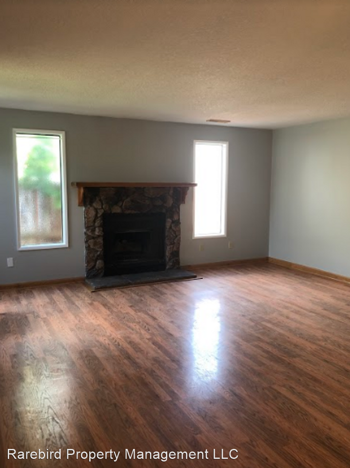 6910 SE Pardee St - Photo 2 of 9