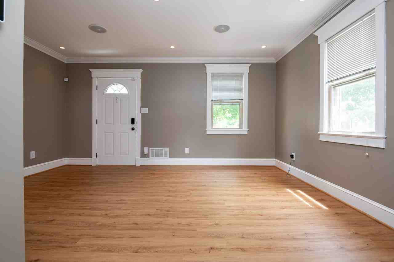 5042 8th St Ne - Photo 3 of 24