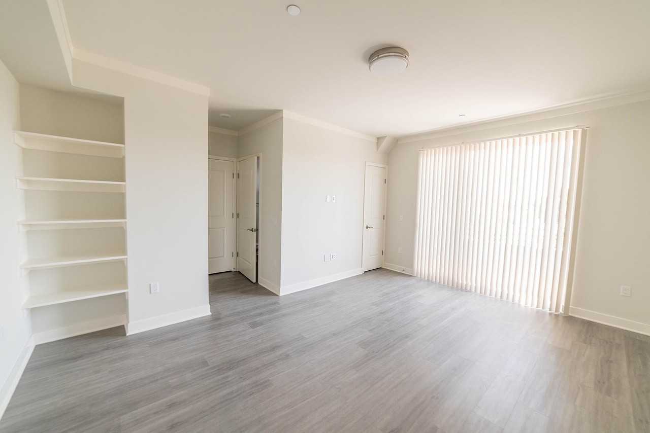 Vista NoHo - Photo 3 of 17