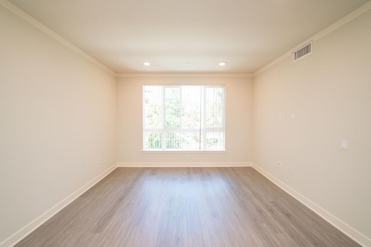 Vista NoHo - Photo 4 of 17