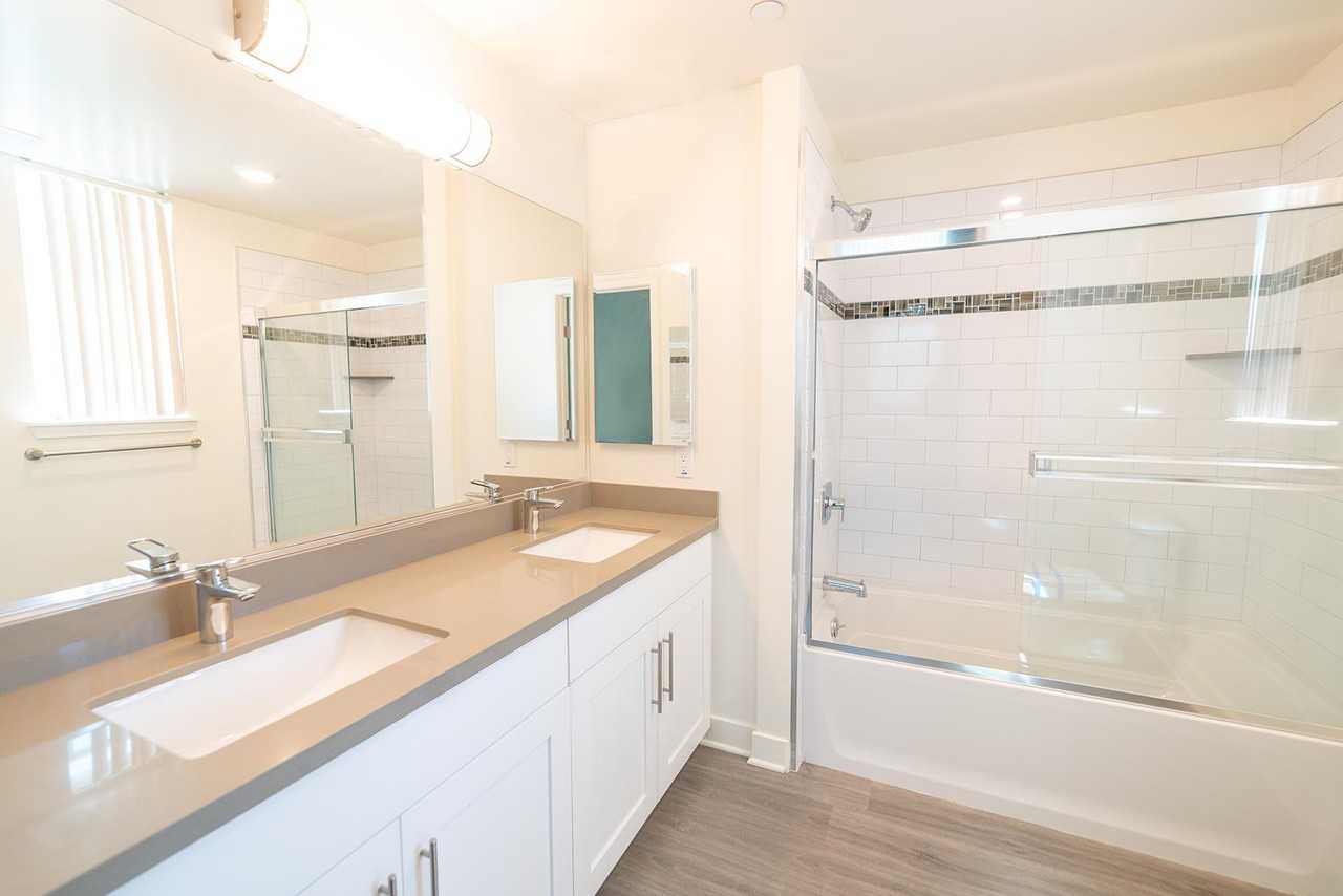 Vista NoHo - Photo 6 of 17