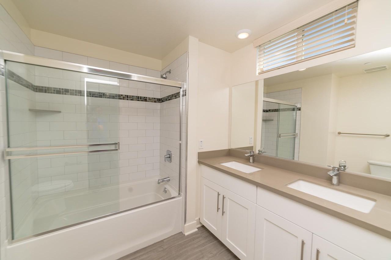 Vista NoHo - Photo 7 of 17