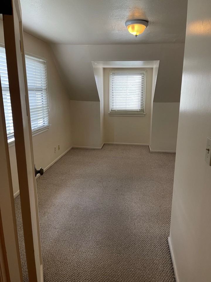 812 Northeast 70th Street - Photo 3 of 16