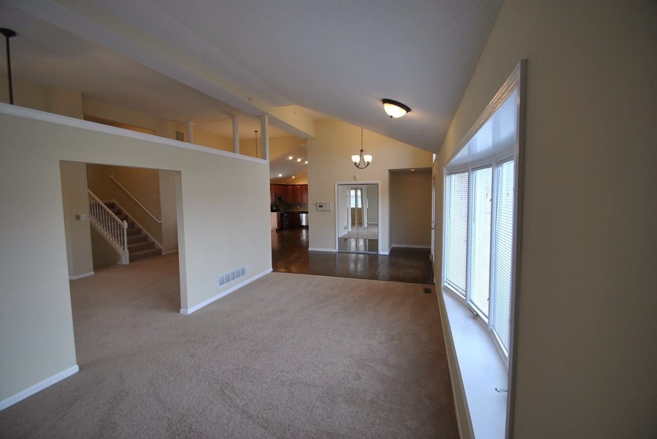 1031 Amlin Terrace - Photo 3 of 16