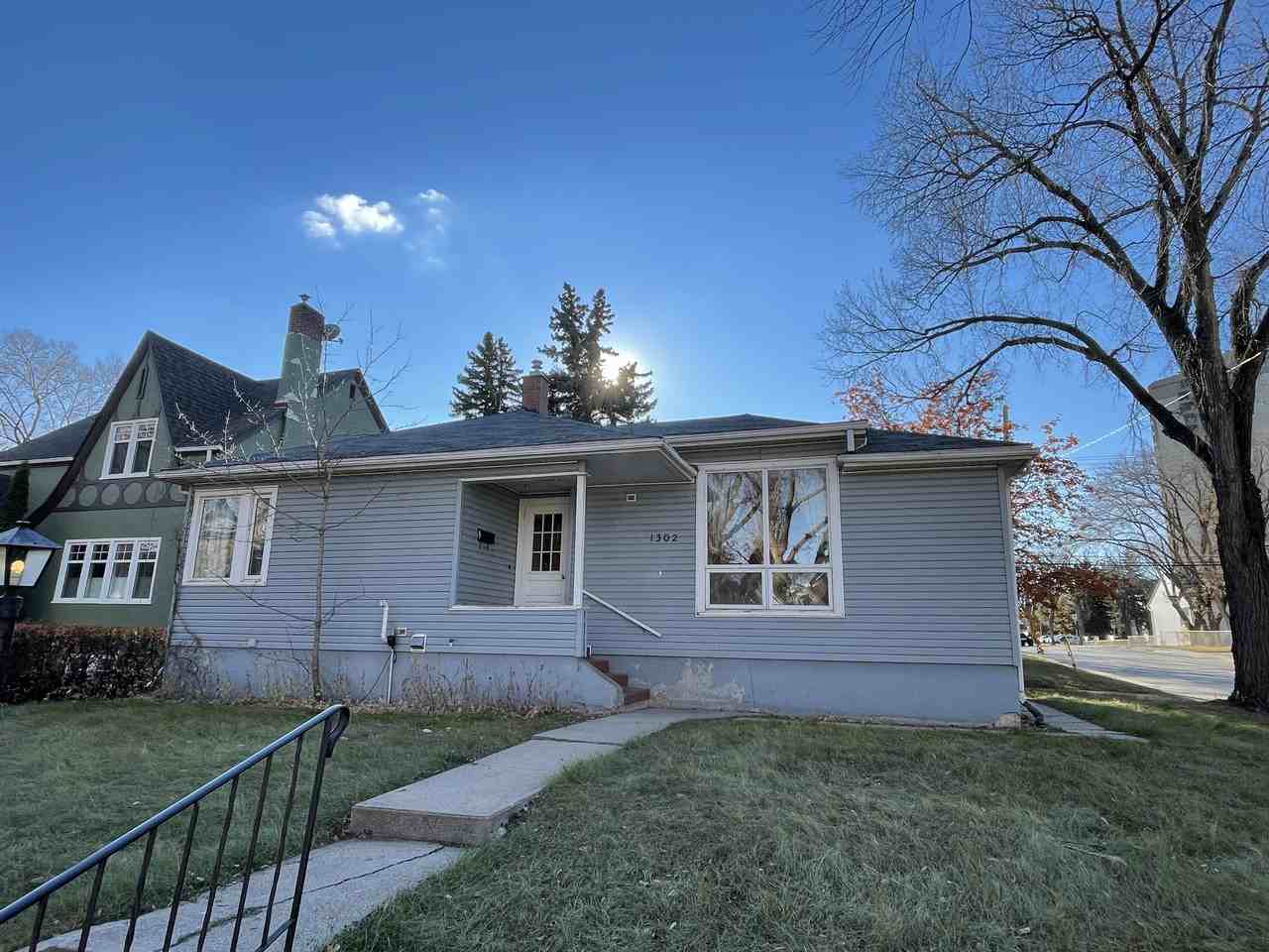 2 Bedroom Upper Unit in Varsity View Apartments 1302 Elliott St, Saskatoon, SK S7N 0V8 Zumper