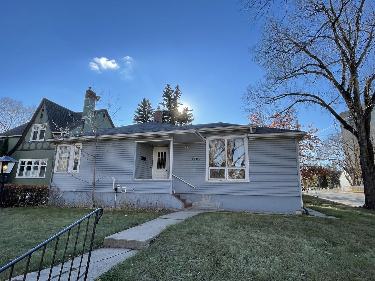 2 Bedroom Upper Unit in Varsity View Apartments 1302 Elliott St