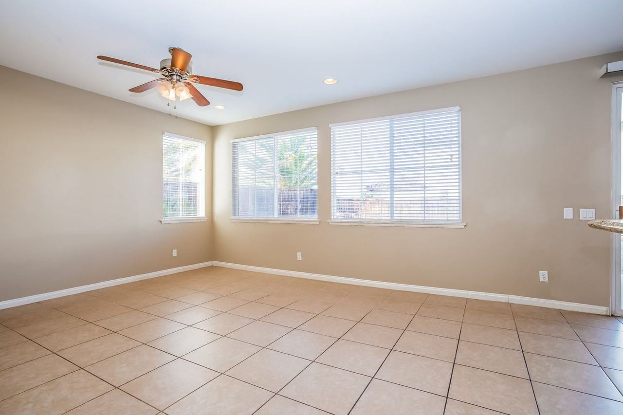 42291 Harwick Ln - Photo 3 of 19