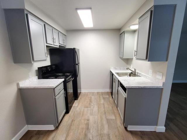 19839 S Hwy #213 - Photo 2 of 9