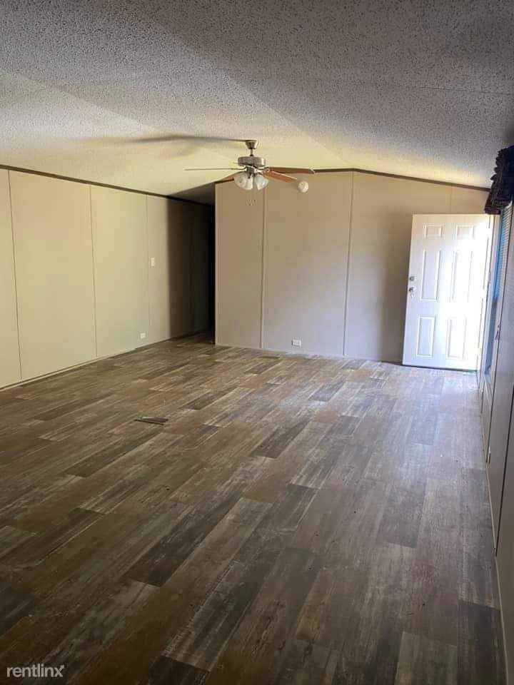 3205 Sylvester Hwy - Photo 2 of 3