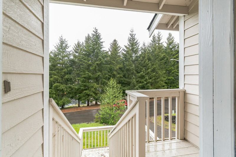 935 Holly Dr - Photo 3 of 22