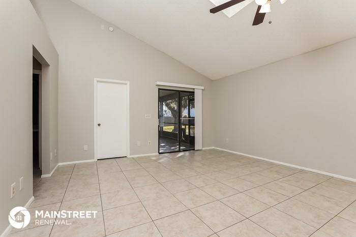 113 Lakeside Cir - Photo 3 of 16