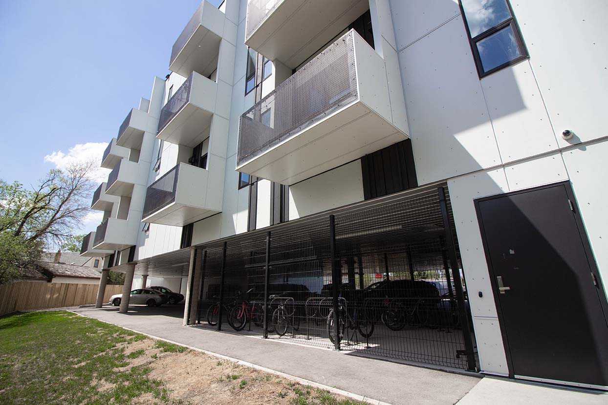 703 St. Annes Road Apartments 703 St Anne'S Rd, Winnipeg, MB R2N 4G7