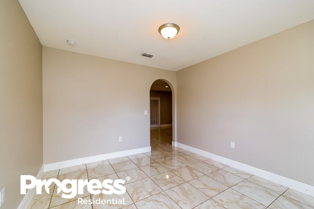 201 Chadworth Dr - Photo 4 of 17