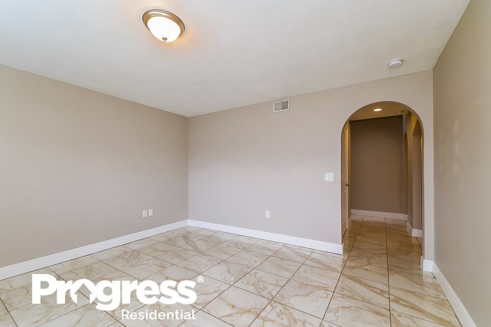 201 Chadworth Dr - Photo 5 of 17