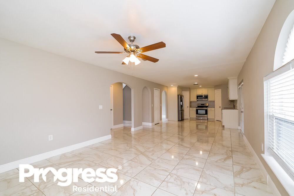 201 Chadworth Dr - Photo 6 of 17