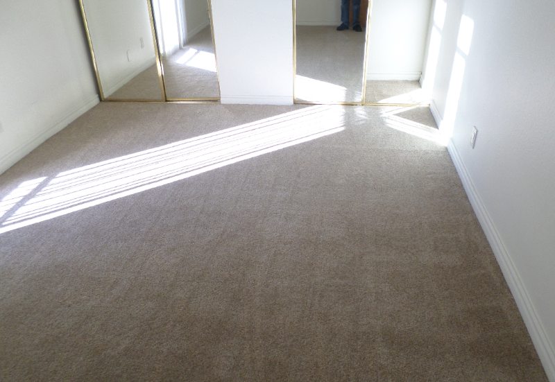 156 Estabrook St - Photo 3 of 4