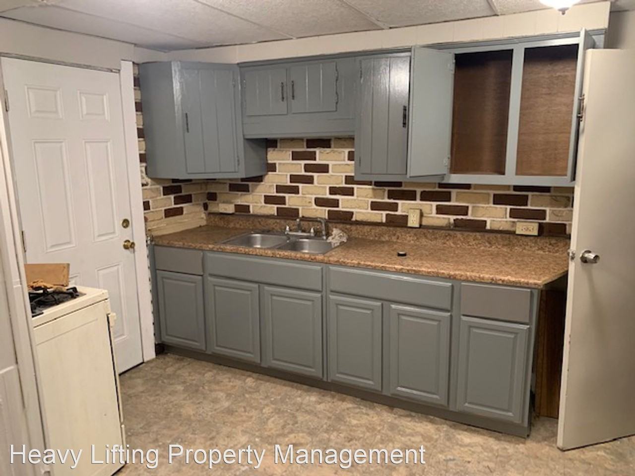 1245 Berryhill St - Photo 3 of 9