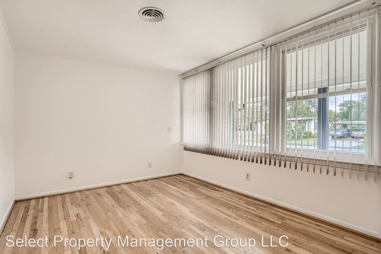 407 Waring Dr - Photo 3 of 11