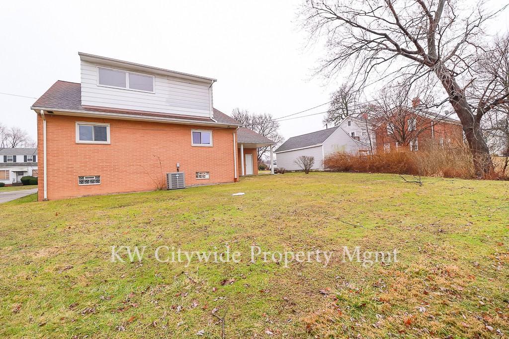 11425 Tonsing Dr - Photo 2 of 20