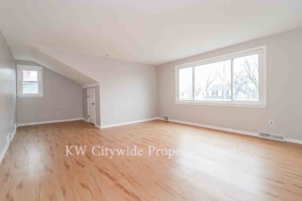 11425 Tonsing Dr - Photo 3 of 20