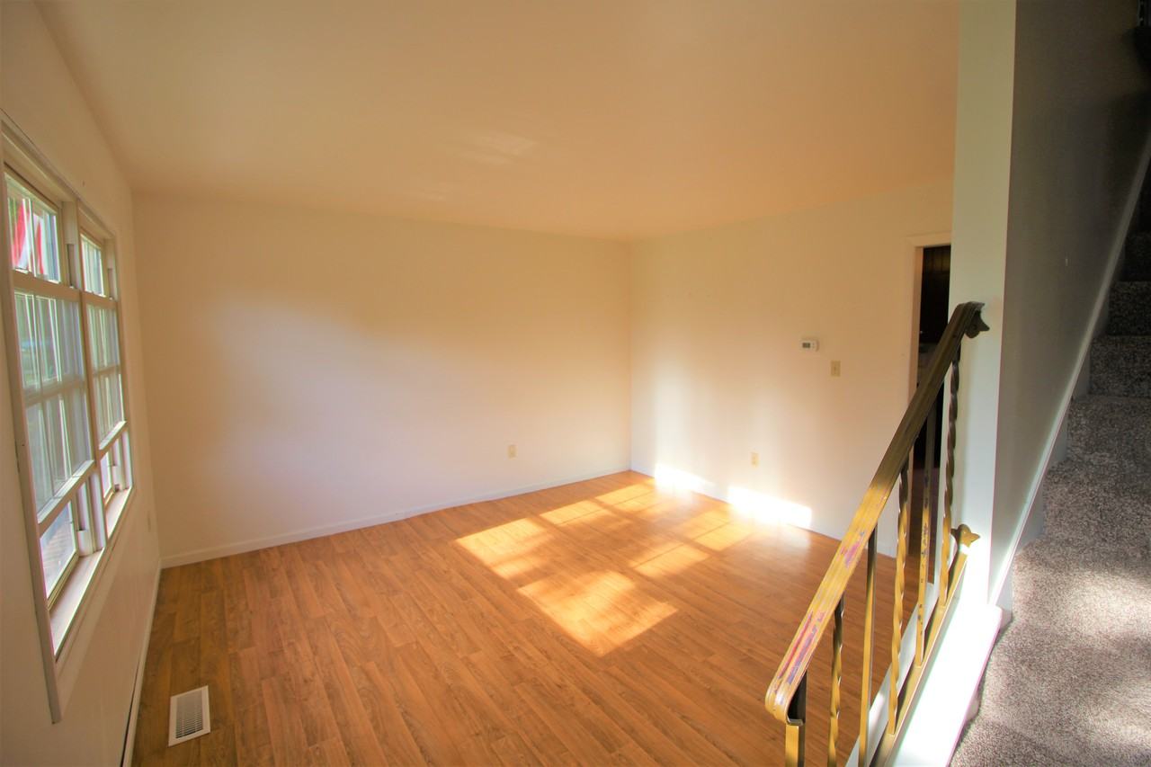 10 Meadow View Dr - Photo 3 of 12