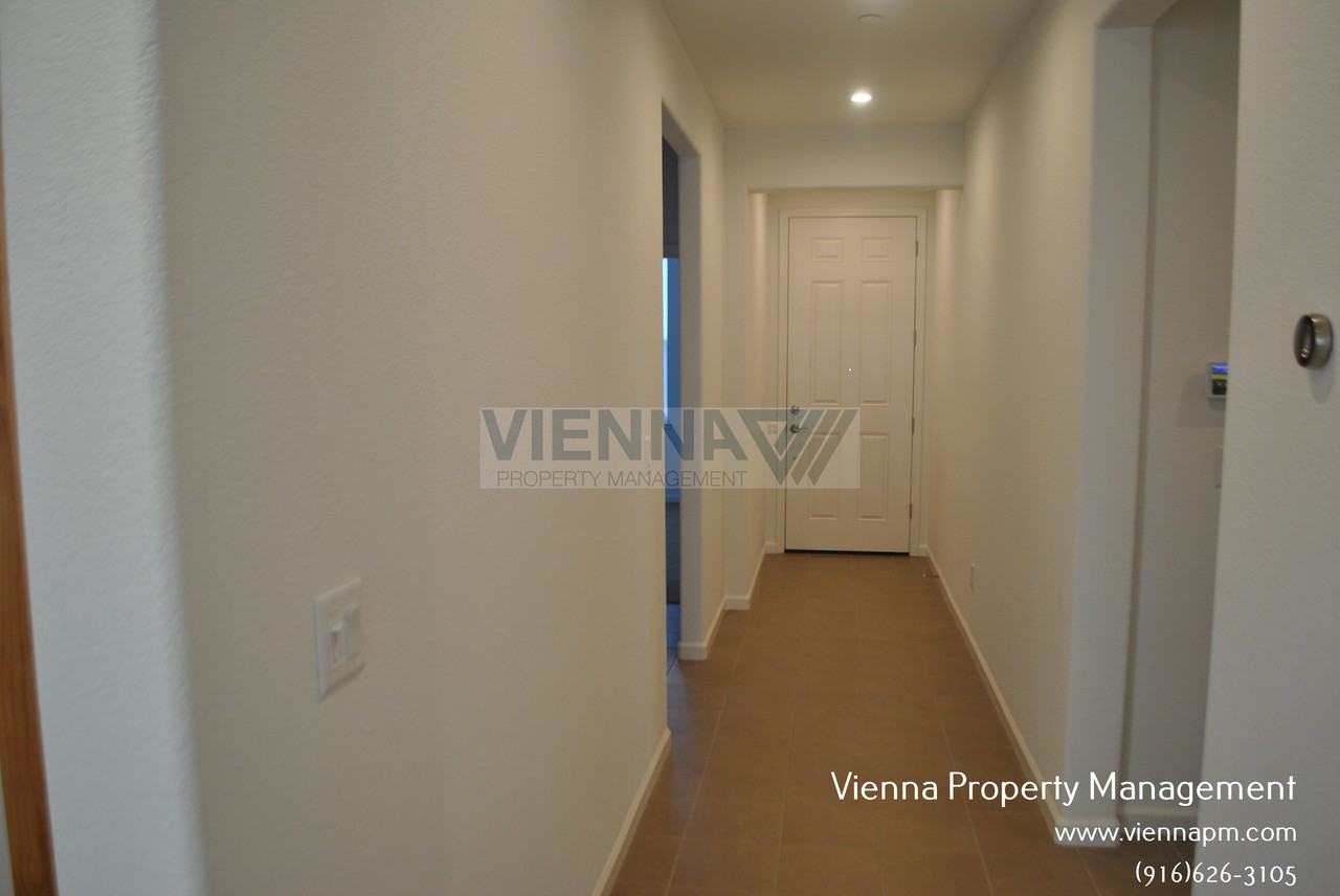 101 Chesapeake Ct - Photo 3 of 24