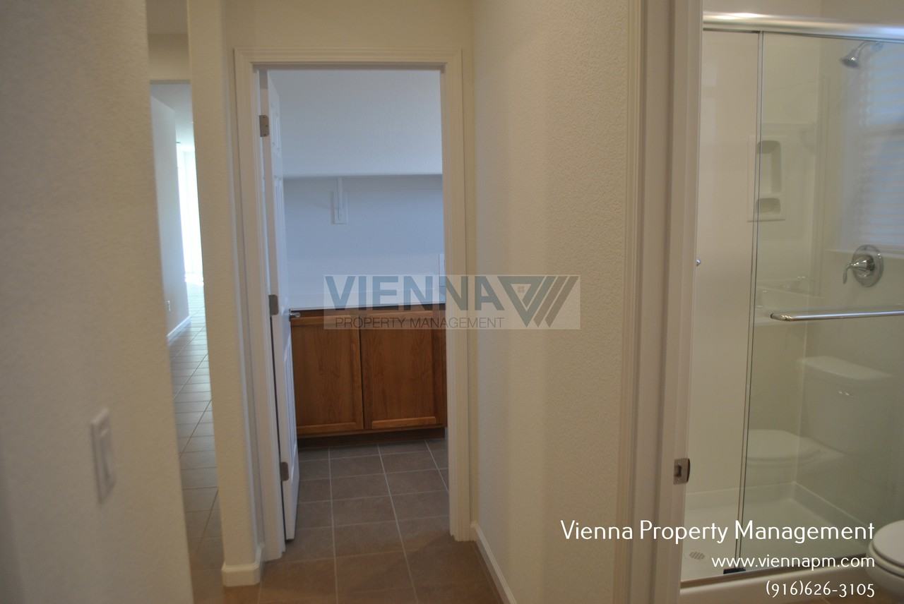101 Chesapeake Ct - Photo 4 of 24