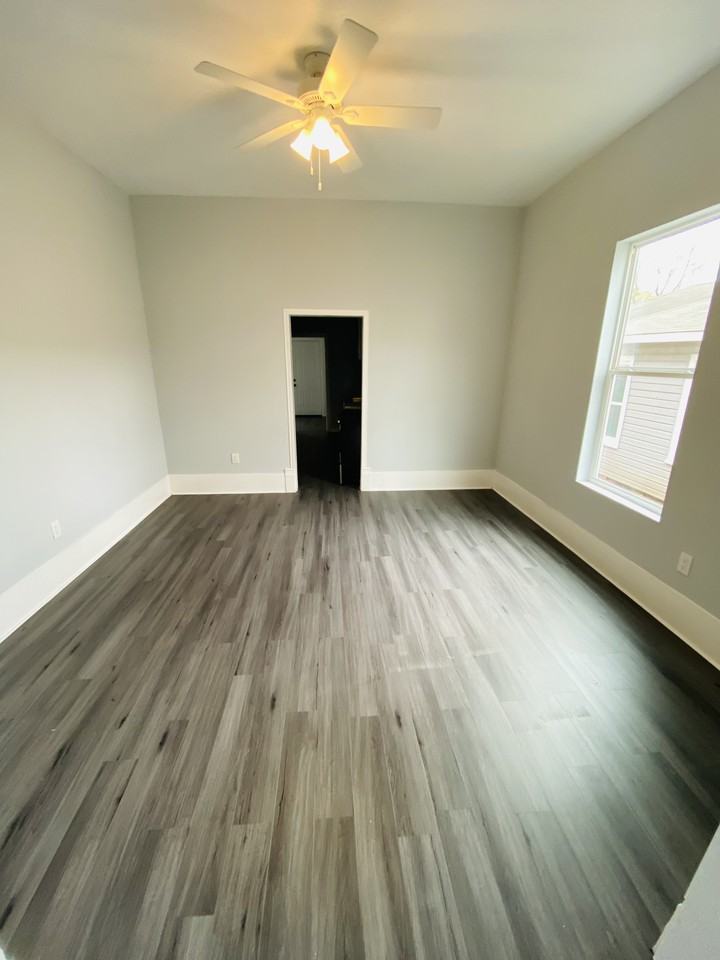 1326 West Sears Street - Photo 3 of 5