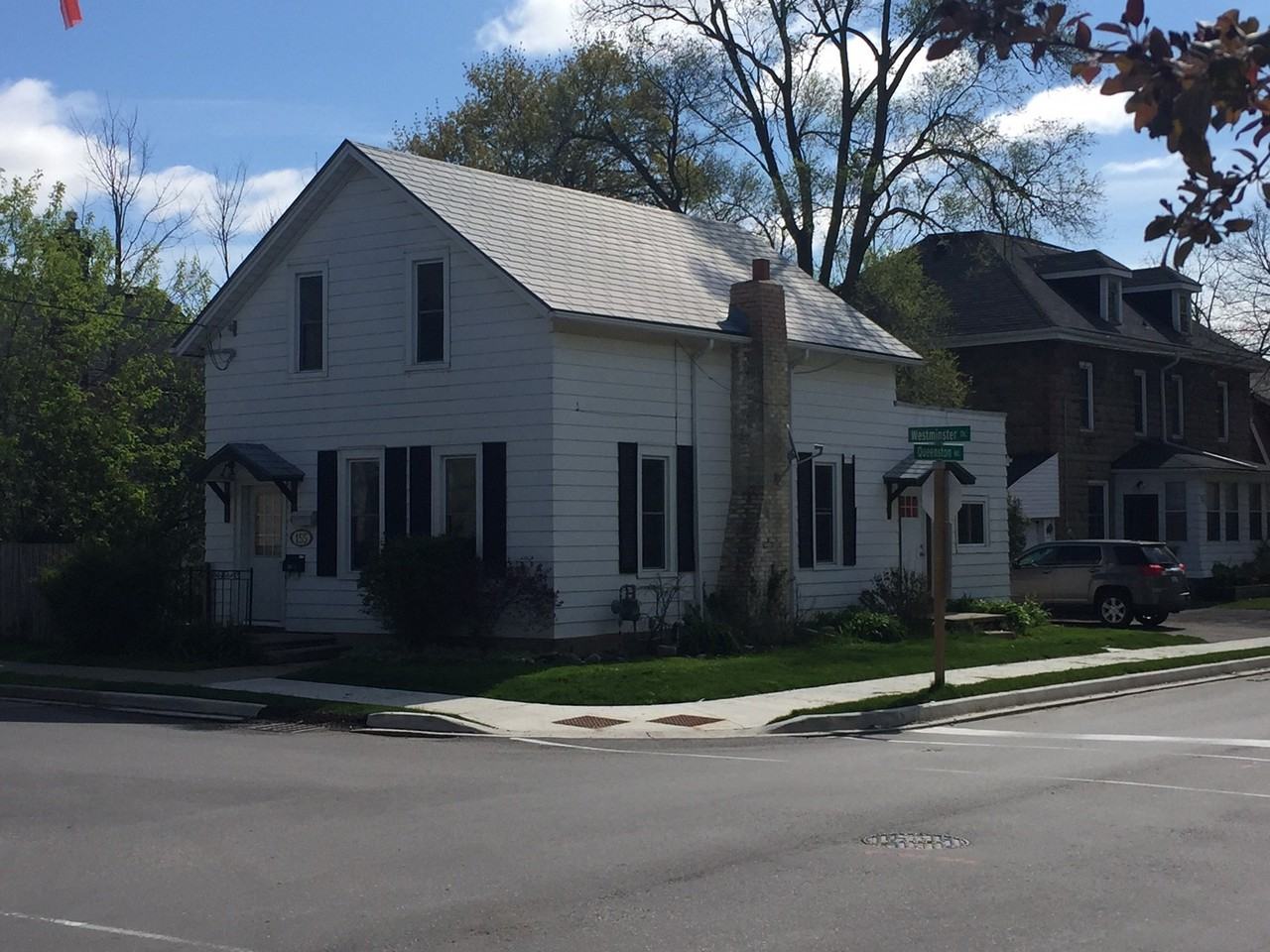 155 Westminster Drive South #B - Photo 2 of 11