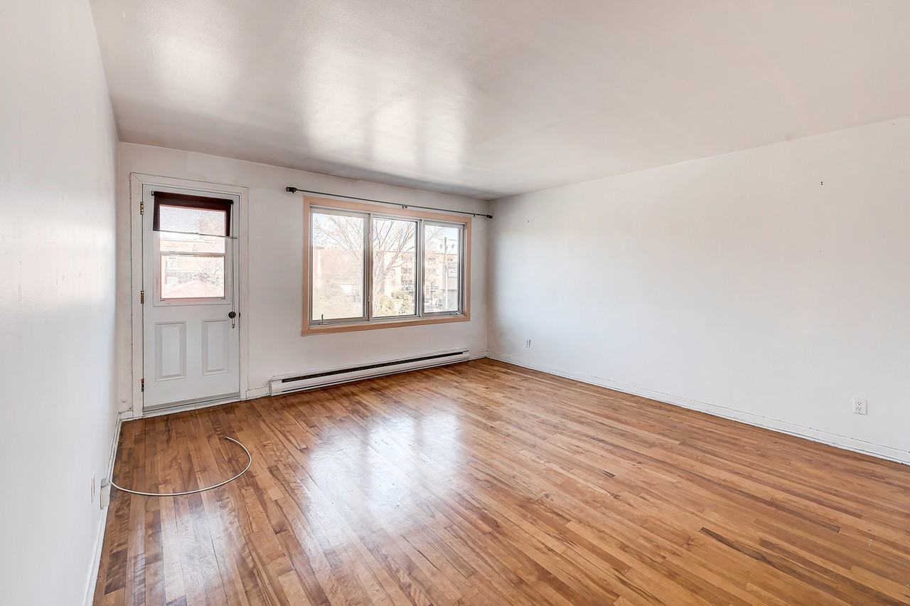 9422 Avenue Merritt - Photo 3 of 12
