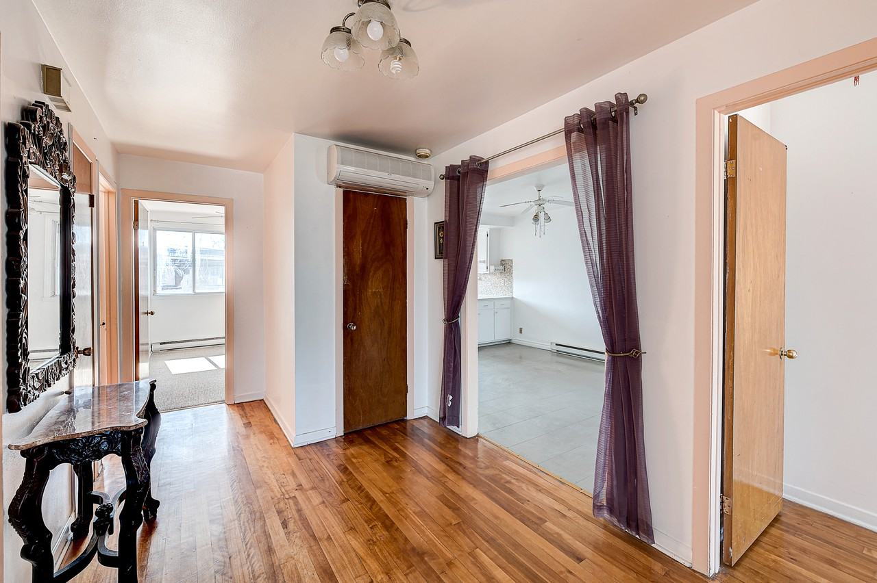 9422 Avenue Merritt - Photo 2 of 12