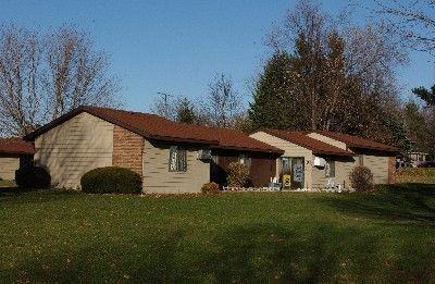 North Scott Villa - Photo 3 of 17