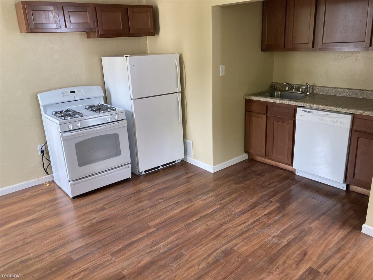 Uptown close Point Park Univ./ DUQUESNE University Apartments 2005