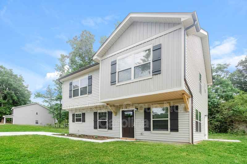 1107 Rosewood Ave - Photo 2 of 16