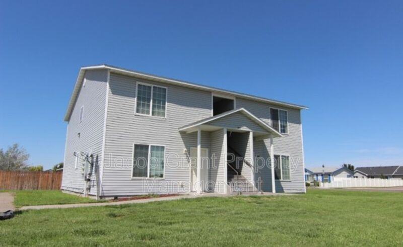 980 Eve Dr #1 - Photo 3 of 14