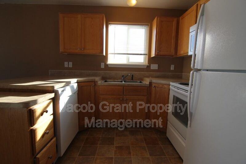 980 Eve Dr #1 - Photo 4 of 14