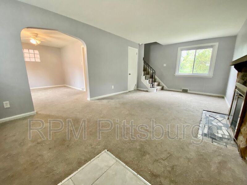 3105 Elroy Ave - Photo 2 of 10