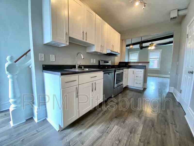 2335 Sarah Street #2 - Photo 4 of 16