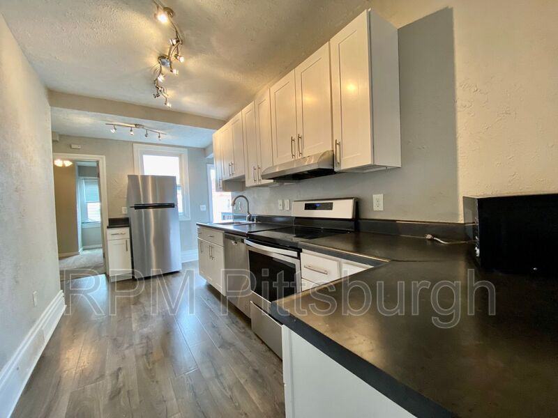 2335 Sarah Street #2 - Photo 5 of 16