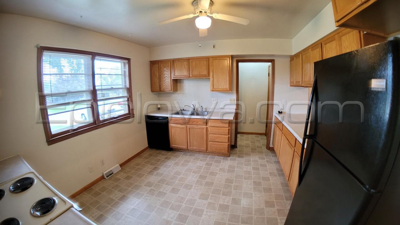 827 Suburban St Ne #1 - Photo 4 of 19