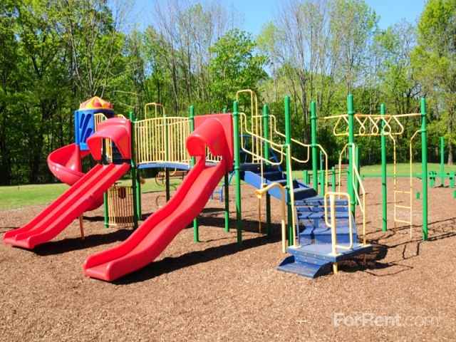 Trafalgar Gardens - Photo 3 of 10