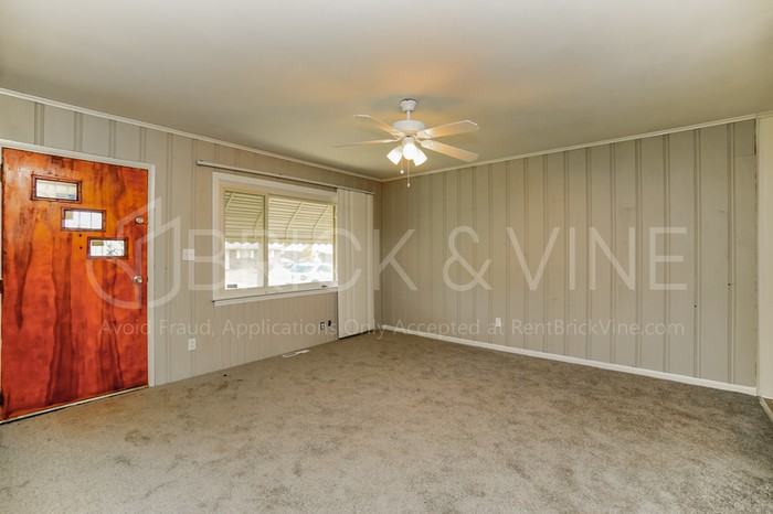 1839 Argyle Dr - Photo 3 of 18