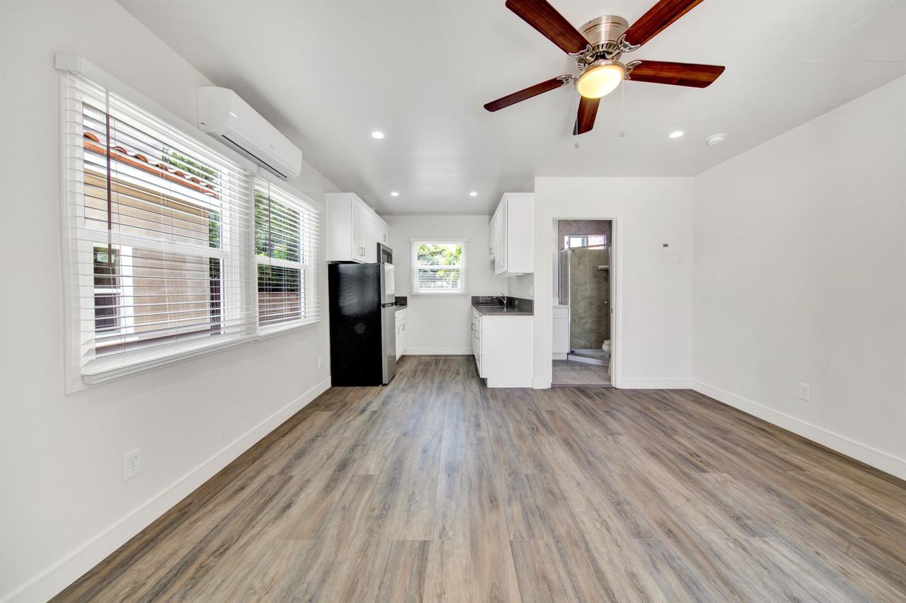 572 N 4th Ave #572 - Photo 3 of 12