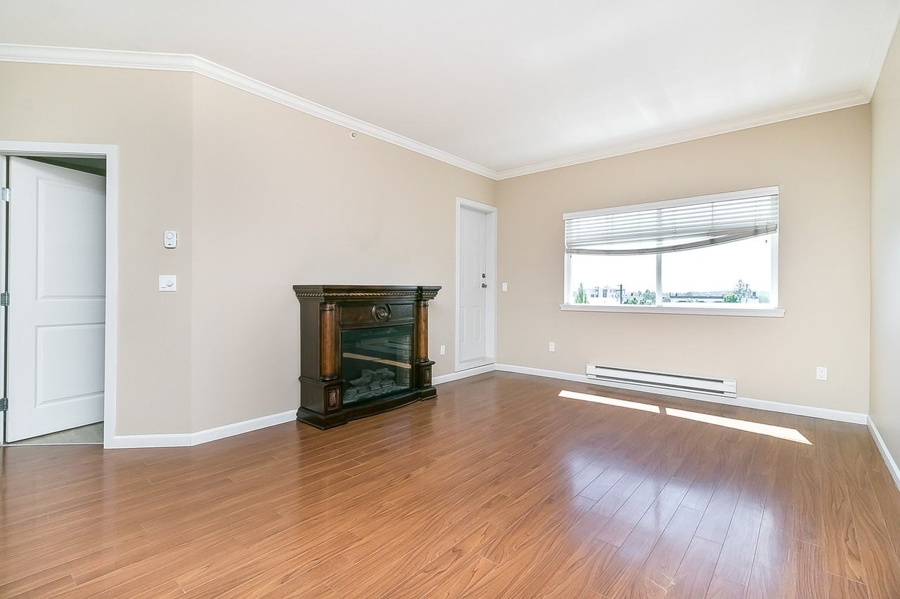 22363 Selkirk Avenue #407 - Photo 7 of 24