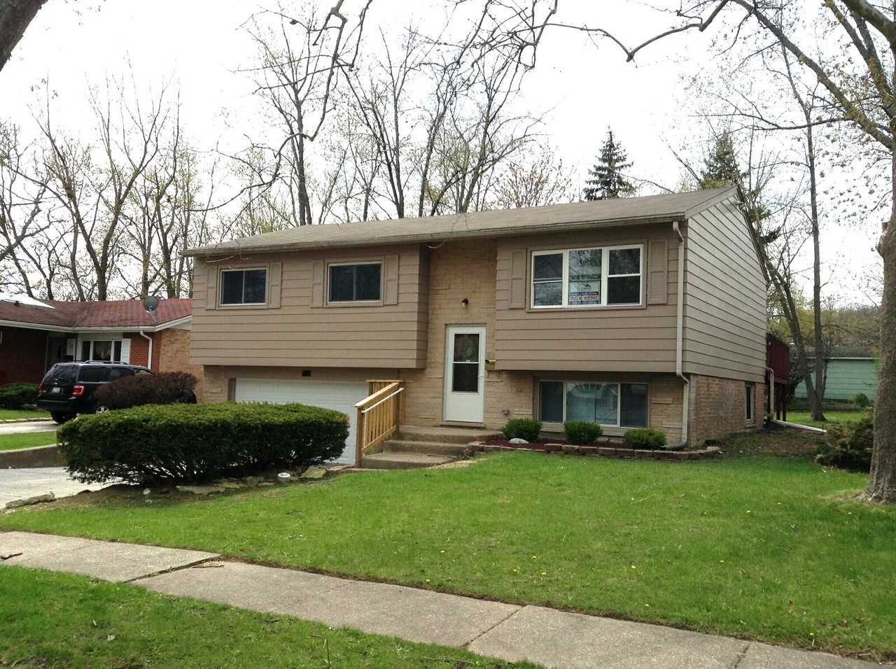 714 Circle Dr - Photo 2 of 13
