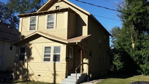 2138 Fox Ave - Photo 3 of 10