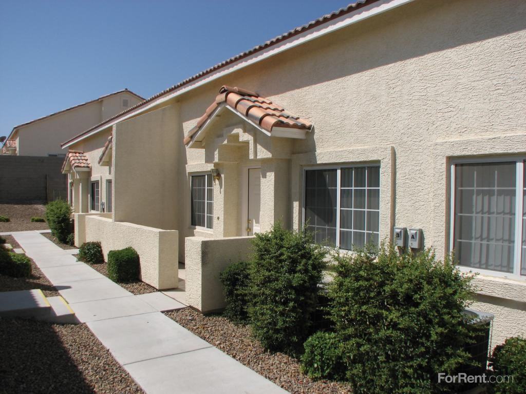 Hillcrest Townhomes - Photo 2 of 12