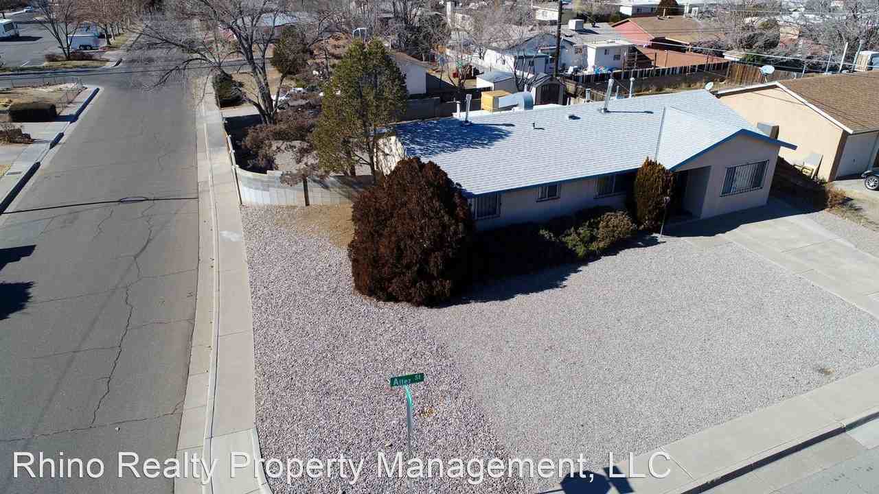 1501 Altez St Ne - Photo 3 of 32