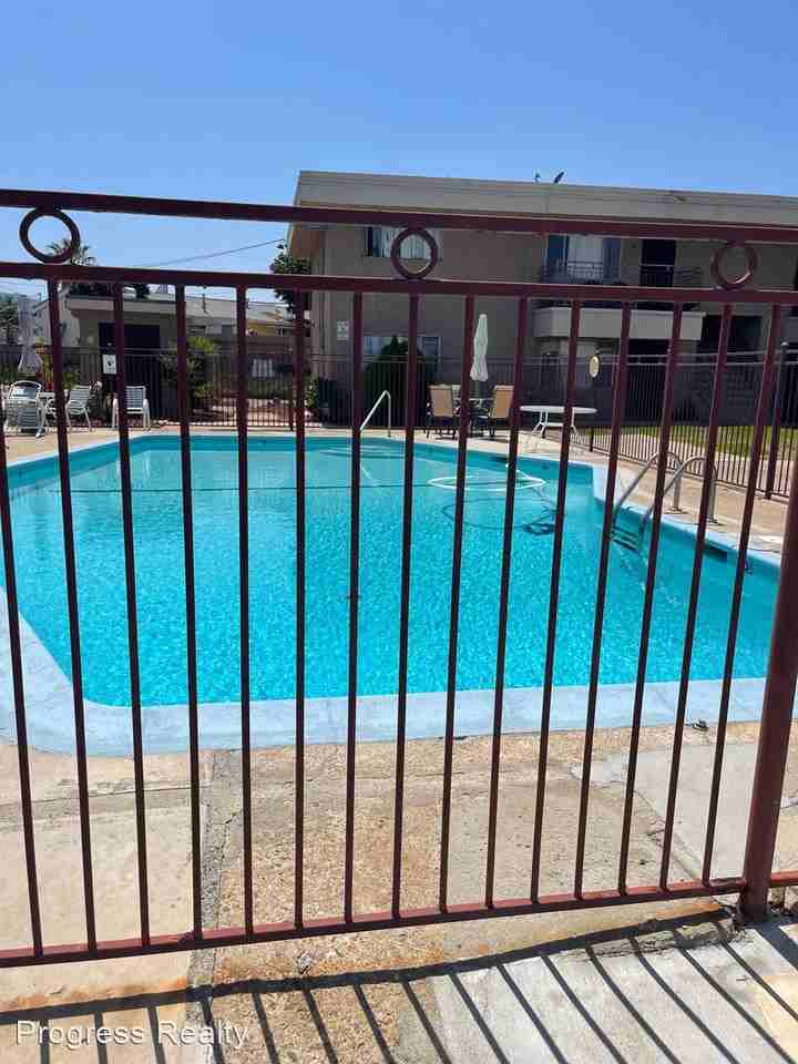 90169020 Carlton Hills Blvd. Units 1 to 18 Apartments in Santee, CA